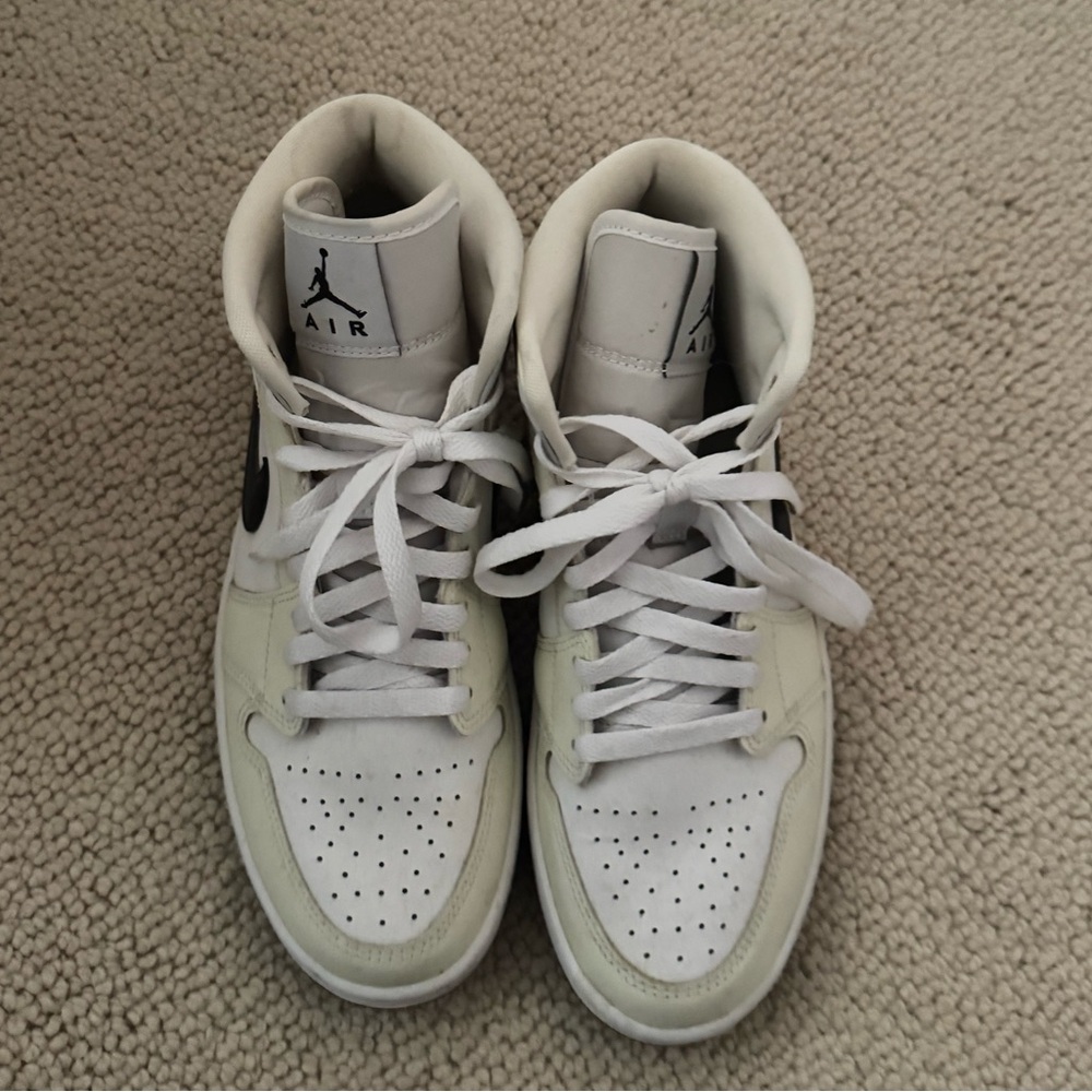 Nike Air Jordan High-Tops in White and Gray